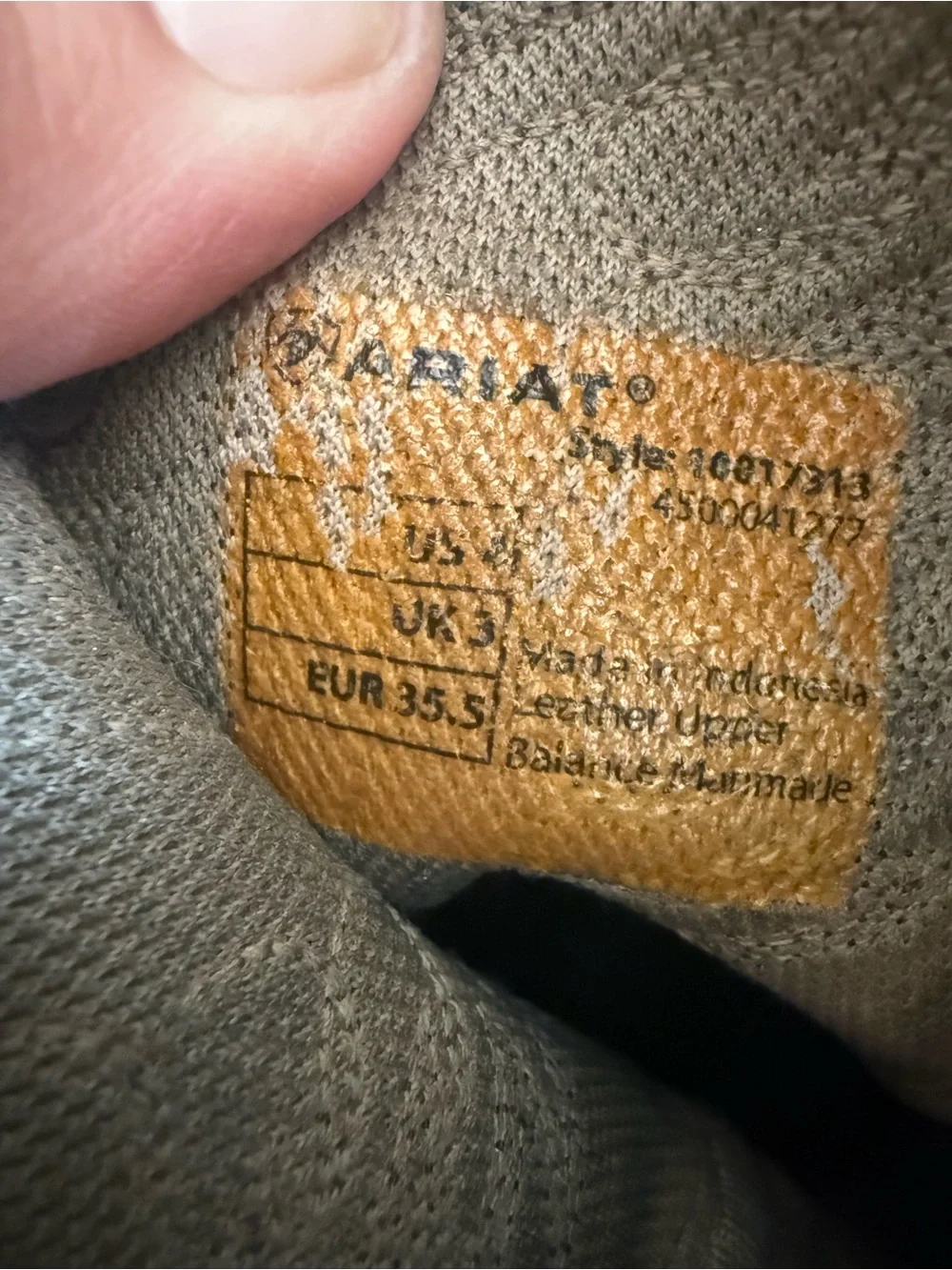 Girls Ariat cowboy boots size 4